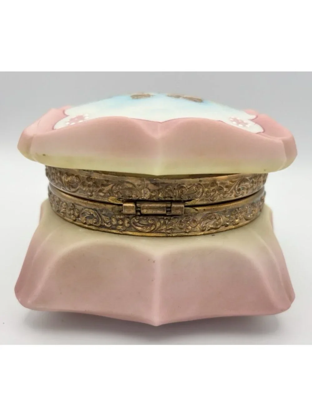 Nakara-C.F. Monroe, Burmese Color-Kate Greenaway Dresser Box 4" - Picture 6 of 10